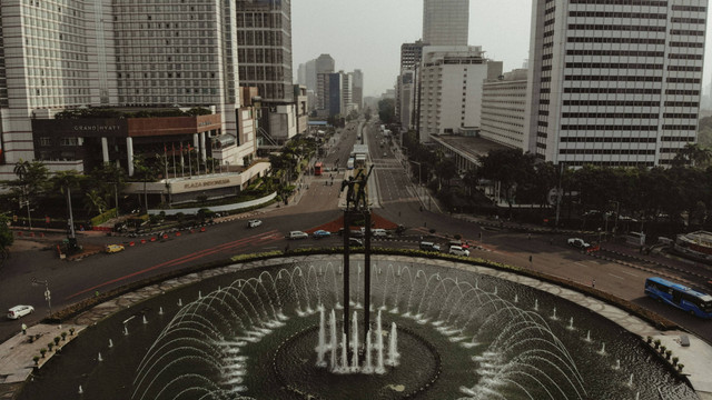 Ilustrasi Baju Adat Betawi. Foto: unsplash/Afif Ramdhasuma