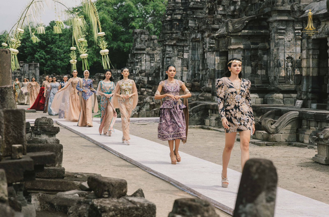 Pagelaran busana finalis Miss Mega Bintang Indonesia di Candi Sewu. Foto: Istimewa