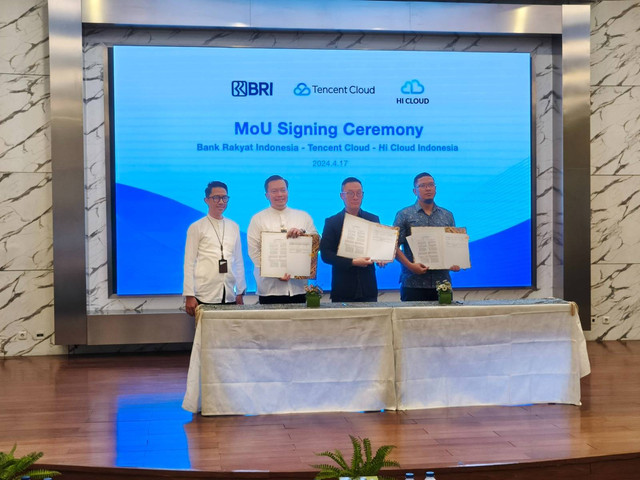 Penandatanganan nota kesepahaman BRI dengan Tencent Cloud dan Hi Cloud Indonesia pada Rabu, (17/4).  Foto: Dok. BRI