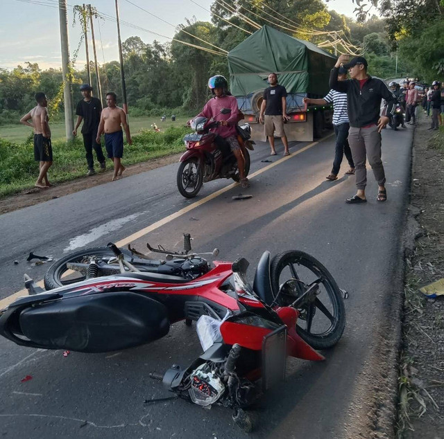 Kecelakaan di Jalan Sekadau-Sintang, Dusun Entada, Desa Bokak Sebumbun, Kecamatan Sekadau Hilir, Kabupaten Sekadau. Foto: Dok. Polres Sekadau