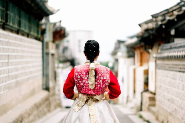 Ilustrasi Profil Go Yoon Jung, Foto: Unsplash/Punchim.