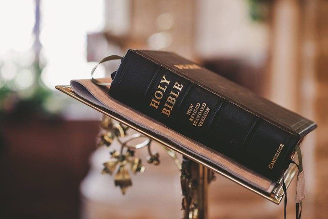 Ilustrasi Kitab Suci Katolik. Sumber: Pexels/Pixabay