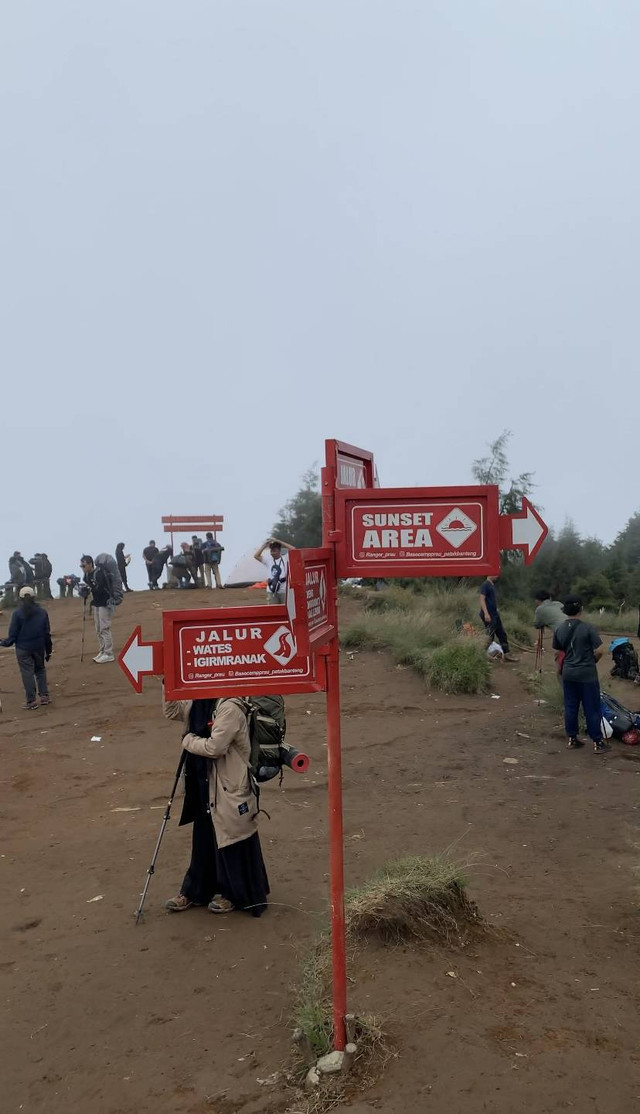 Petunjuk jalur di Gunung Prau Sumber : Nofa Maulana Zidan