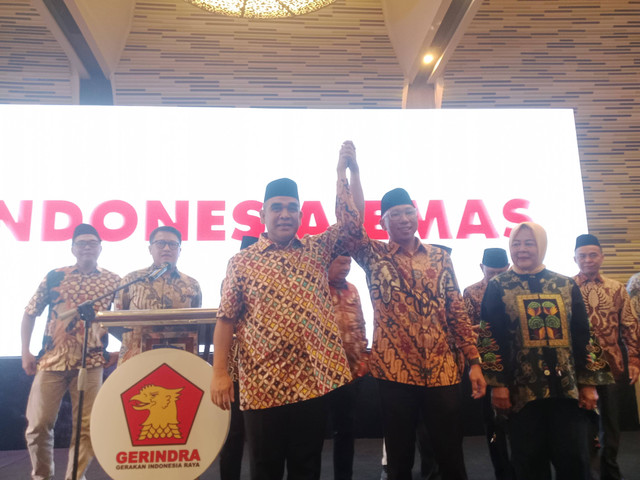 Sekjend DPP Partai Gerindra Ahmad Muzani bersama Ketua DPD Partai Gerindra Lampung Rahmat Mirzani Djausal sekaligus calon Gubernur Lampung. | Foto : Eka Febriani / Lampung Geh