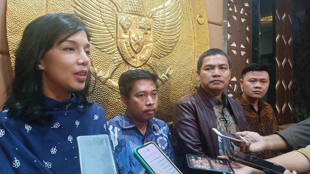 Ketua Divisi Sosialisasi, Pendidikan Pemilih, dan Partisipasi Masyarakat Komisi Pemilihan Umum (KPU) Provinsi DKI Jakarta Astri Megatari, Kepala Divisi Teknis Penyelenggaraan Pemilu KPU DKI Jakarta, Dody Wijaya, Ketua KPU DKI Jakarta, Wahyu Dinata sa Foto: Fadlan Nuril Fahmi/kumparan