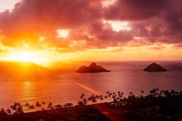 Pantai terindah di Hawaii. Sumber: Unsplash/Amanda Phung