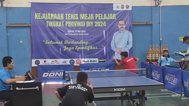 Kejuaran Antar Pelajar (Kejurjar) Tenis Meja se-DIY 2024 yang diadakan di GOR Pendowoharjo, Sewon, Bantul, Minggu (12/5). Foto: Nawalre Bujanadi/Pandangan Jogja