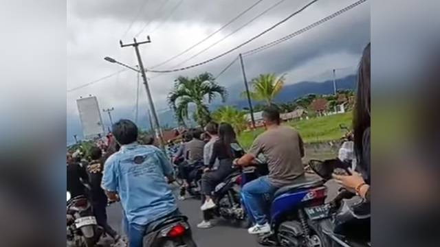 Potongan gambar dari video iring-iringan jenazah arogan di Minahasa, Sulawesi Utara.