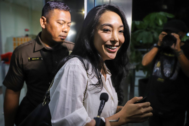 Penyanyi Nayunda Nabila usai menjalani pemeriksaan terkait dugaan pencucian uang mantan Mentean Syahrul Yasin Limpo (SYL) di Gedung Merah Putih KPK, Jakarta, Senin (13/5/2024). Foto: Iqbal Firdaus/kumparan