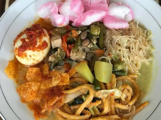 ilustrasi foto lontong medan sumber : dok.pribadi