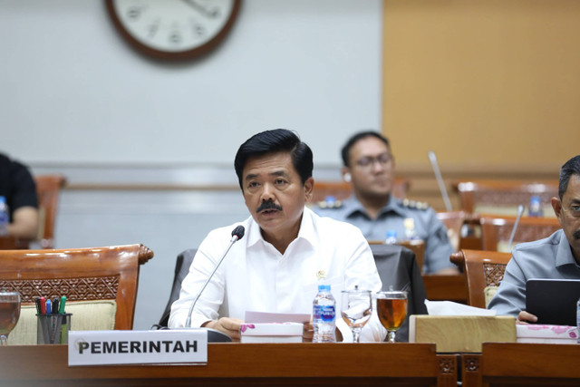 Menko Polhukam Hadi Tjahjanto membahas Revisi UU MK di DPR, Senin (13/5/2024). Foto: Dok. Kemenpolhukam