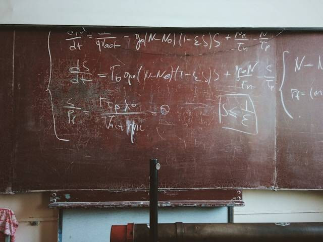 Kunci Jawaban Matematika Kelas 8 Semester 2 Halaman 263. Foto hanya ilustrasi. Sumber foto: Unsplash/Roman