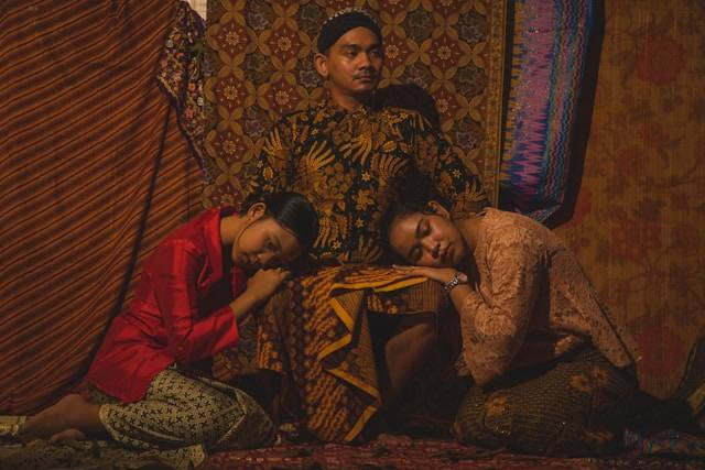 Pilihan Toko Kebaya di Semarang. Foto hanya ilustrasi bukan tempat sebenarnya. Sumber foto: Unsplash.com/Fikri Syahfana