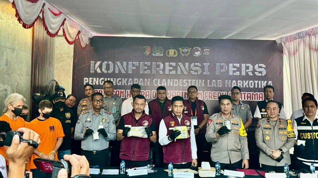 Pengungkapan Clandestine Laboratorium (Laboratorium Rahasia/Gelap) Hydroponic Ganja dan Mephedrone Jaringan Hydra Indonesia serta melakukan penangkapan Daftar Pencarian Orang (DPO) Clandestine Laboratorium Narkoba Ekstasi Sunter di Bali. Foto: Dok. Kemenkumham