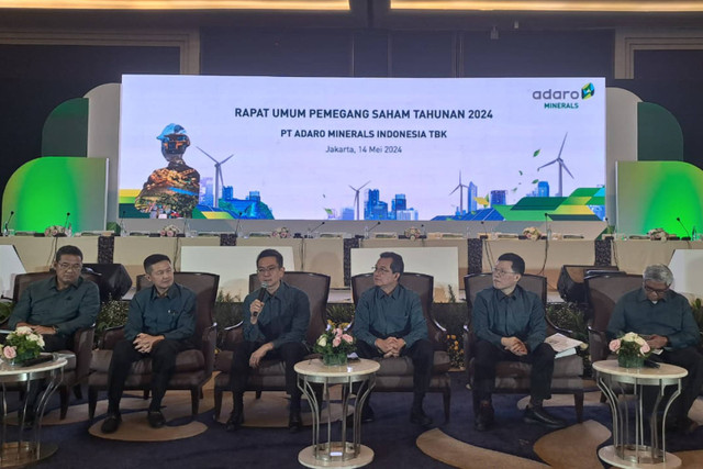 Anggota Direksi PT Adaro Minerals Indonesia Tbk (ADMR) dalam konfernsi pers RUPST 2024 di Jakarta, Selasa (14/5/2024). Foto: Ghifari/Kumparan