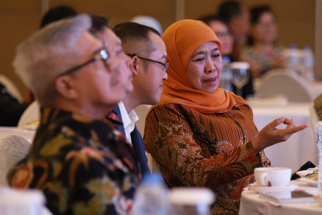 Ketua Umum PP IKA Unair Khofifah Indar Parawansa menghadiri acara Diskusi Kebangsaan Gagasan Unair Menuju Indonesia Maju di Hotel JS Luwansa, Jakarta, Selasa (14/5/2024). Foto: Iqbal Firdaus/kumparan