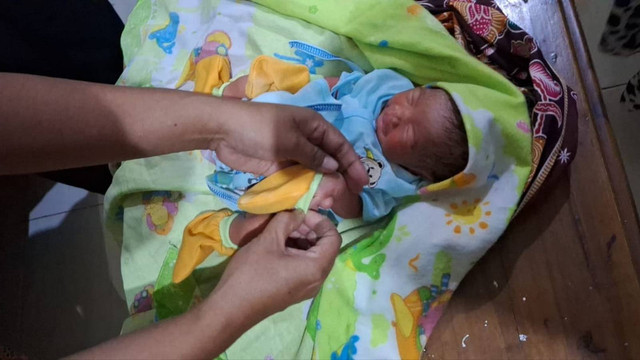 Sesosok bayi laki-laki yang ditemukan di Kelurahan Cepu, Kecamatan Cepu, Kabupaten Blora, Jawa Tengah. Minggu (12/05/2024). (Aset: Istimewa)