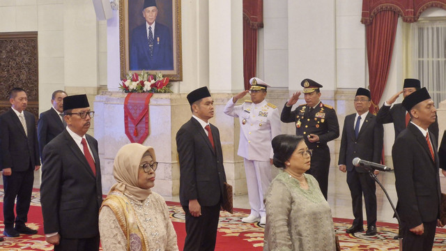Pimpinan LPSK yang dilantik oleh Jokowi, Rabu (15/5). Foto: Nadia Riso/kumparan
