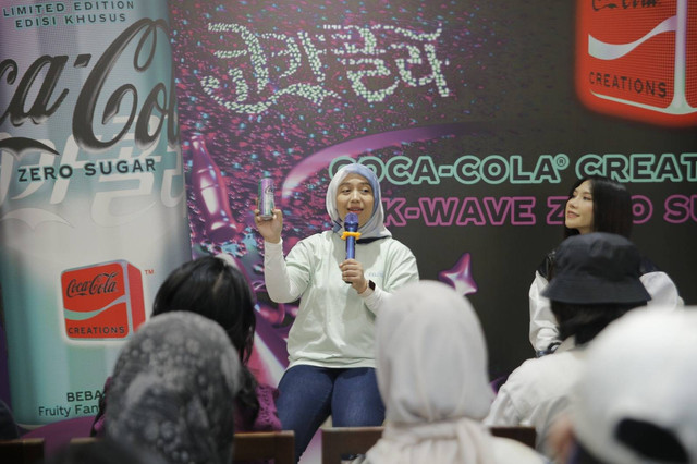 Fitriana Adhisti, Frontline Marketng Manager Coca-Cola Indonesia saat peluncuran Coca-Cola K-Wave Zero Sugar. dok: Coca-Cola