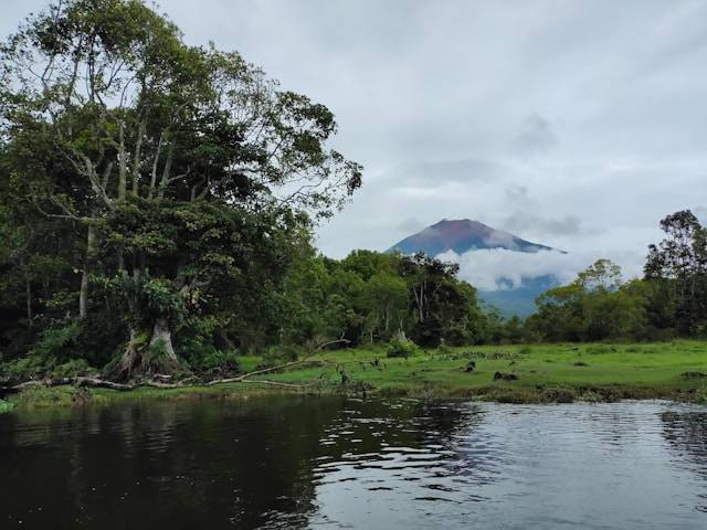 Tempat wisata di Kerinci. Sumber: Unsplash/Ikhwanul Furqon