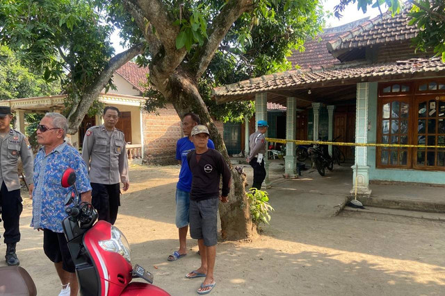 Rumah Lasemi (55), warga Dusun Dukuh, Desa Blembem, Kecamatan Jambon, Kabupaten Ponorogo, yang terkena ledakan serbuk petasan. Foto: Dok. Istimewa