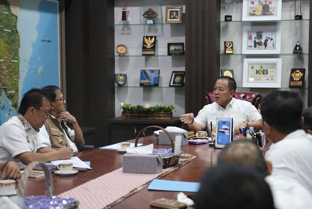 Audiensi Gubernur Lampung Arinal Djunaidi bersama Pemerintah Kabupaten Pesisir Barat. | Foto : Adpim