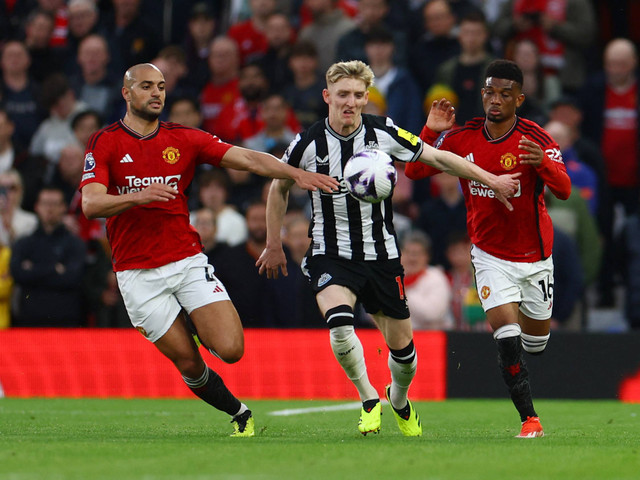 Manchester United vs Newcastle United dalam laga tunda Liga Inggris 2023/24 di Stadion Old Trafford, Kamis (16/5) dini hari WIB. Foto: REUTERS/Molly Darlington