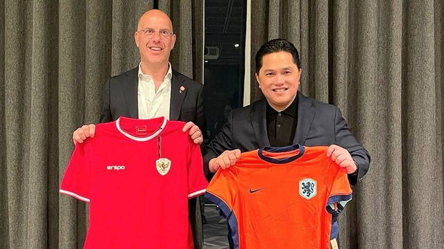 Ketum PSSI, Erick Thohir, bertemu Sekjen Federasi Sepak Bola Belanda (KNVB), Gijs de Jong, pada 15 Mei 2024. Foto: Instagram/@erickthohir