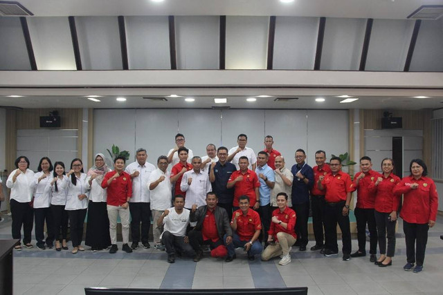 Foto bersama jajaran manajemen PTPN Regional V dan FSP BUN. Foto: Dok. PTPN XIII