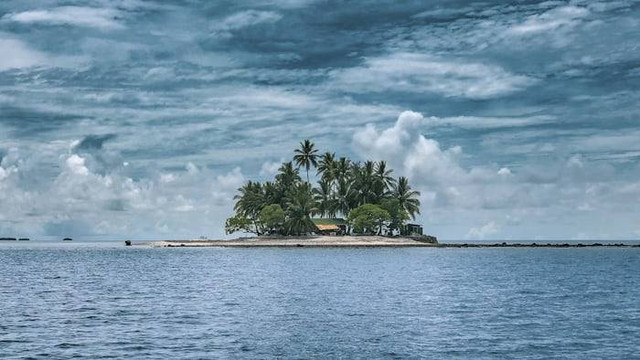 Pulau Manimbora (Foto hanya ilustrasi, bukan tempat sebenarnya) Sumber: unsplash.com/ Marek Okon