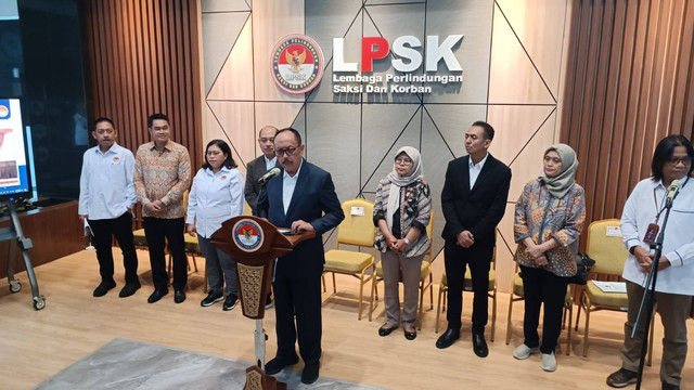 Ketua LPSK periode 2024-2029, Brigjen (Purn) Achmadi, saat memberikan konferensi pers di kantor LPSK, Ciracas, Jakarta Timur, Kamis (16/5/2024). Foto: Fadlan Nuril Fahmi/kumparan