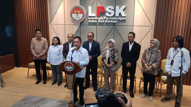 Sekjen LPSK, Noor Sidharta saat memberikan konferensi pers di kantor LPSK, Ciracas, Jakarta Timur, Kamis (16/5/2024). Foto: Fadlan Nuril Fahmi/kumparan