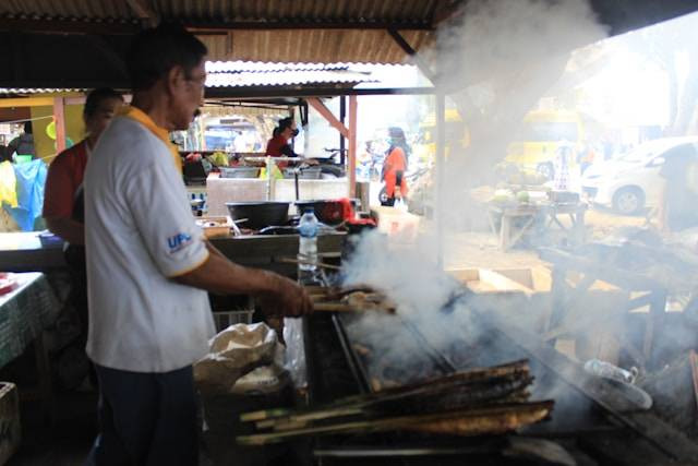 Sate RSPP Pak Muri. Foto hanya ilustrasi, bukan tempat sebenarnya. Sumber: Unsplash/Muhammad Thoha Ma'ruf