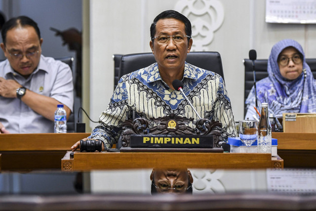 Ketua Badan Legislasi (Baleg) Supratman Andi Agtas memimpin Rapat pleno di kompleks Parlemen, Jakarta, Kamis (16/5/2024). Foto: ANTARA FOTO/Galih Pradipta