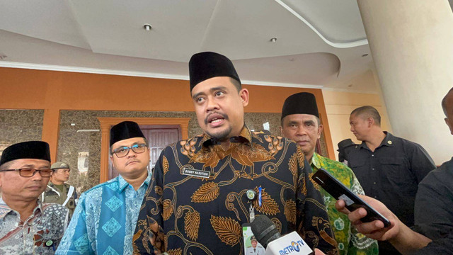 Wali Kota Medan Bobby Nasution saat ditemui di Asrama Haji Medan pada Kamis (16/5).  Foto: Tri Vosa/kumparan