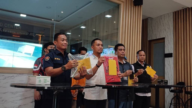 Pers rilis kasus pencurian ban mobil di Polres Jakarta Utara pada Kamis (16/5/2024). Foto: Rachmadi Rasyad/kumparan