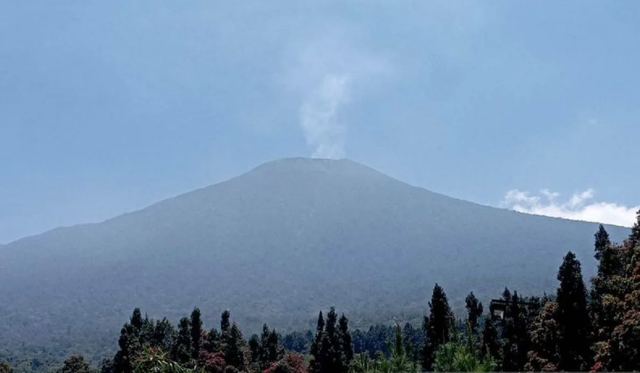 Gunung Slamet di Jateng Foto: ANTARA/Sumarwoto/