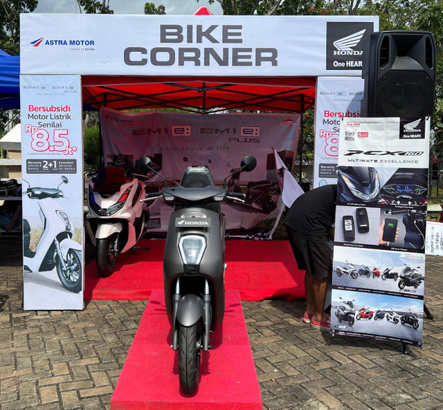 Asmo Kalbar menghadirkan motor series PCX 160 di halaman Kantor Bupati Kubu Raya. Foto: Rere Hutapea/Hi!Pontianak