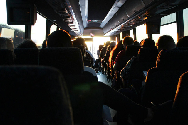 Sewa Bus Pariwisata Jakarta Utara. Foto Hanya Ilustrasi, Bukan Tempat Sebenarnya. Sumber Unsplash Ash Gerlach