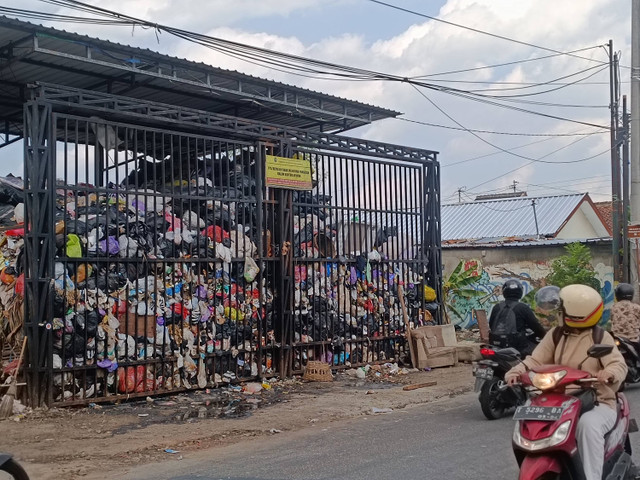 Sampah menggunung di Depo Pengok, Kota Yogyakarta, Jumat (17/5). Foto: Arfiansyah Panji Purnandaru/kumparan