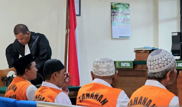 Para terdakwa kasus penyelundupan ratusan anjing di PN Semarang, Kamis (16/5/2024) Foto: ANTARA/I.C. Senjaya