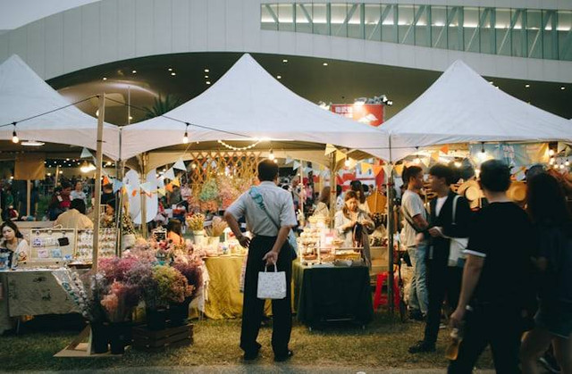 Contoh Peran Pemerintah dan Swasta dalam Meningkatkan Kegiatan Ekonomi Kreatif. Sumber: unsplash.com/ Moralis Tsai