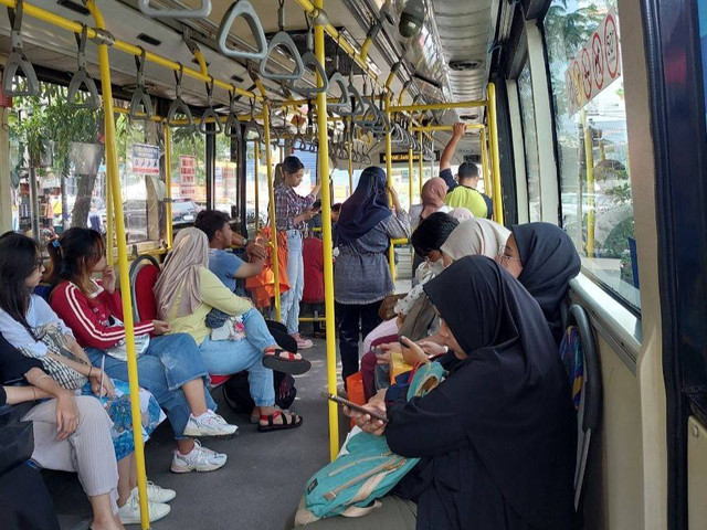 Transportasi Publik di Kota Bandung, Situasi dalam Bus Trans Metro Bandung, Dipatiukur, 2024