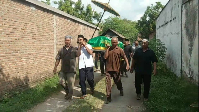 Sastrowiryo bin Kasanrejo (78), calon jemaah haji (CJH) asal Kabupaten Madiun kloter 16, meninggal dunia karena sakit pada Jumat (17/5/2024). Foto: Dok. Istimewa