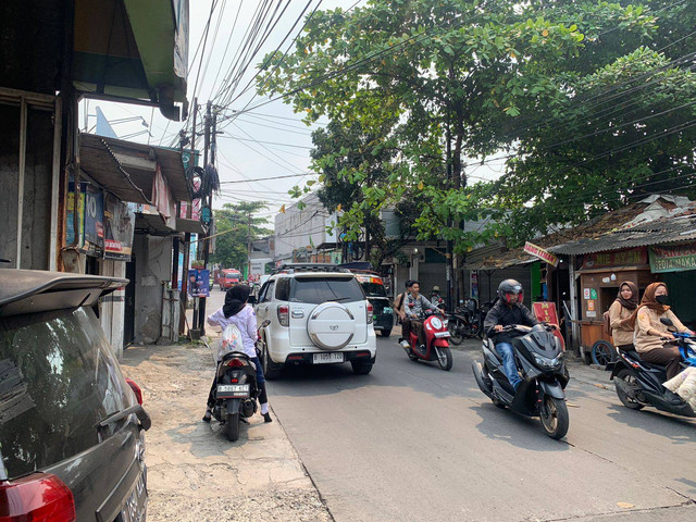 Perempatan Rawa Bacang, Jati Rahayu, Kota Bekasi tempat kejadian ada maling motor yang menodongkan pistol pada Sabtu (18/5/2024). Foto: Luthfi Humam/kumparan