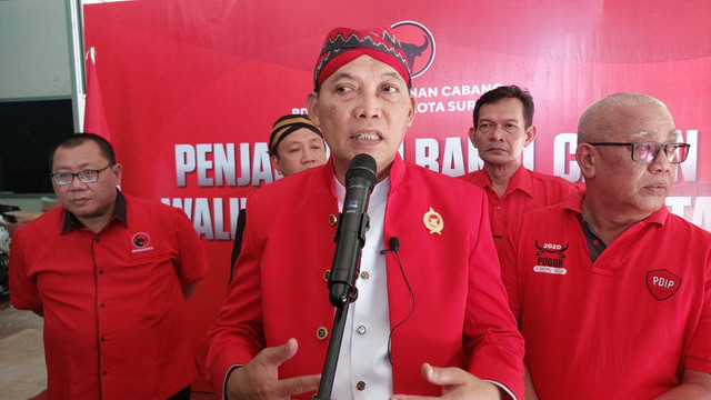 Teguh Prakosa mendaftarkan diri sebagai bakal calon Wali Kota Solo di DPC PDIP Solo, Sabtu (18/5). Foto: Dok. kumparan