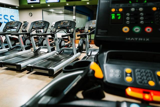 Cara Menggunakan Treadmill yang Benar. Foto Hanya Ilustrasi. Sumber Foto: Unsplash.com/Ryan De Hamer