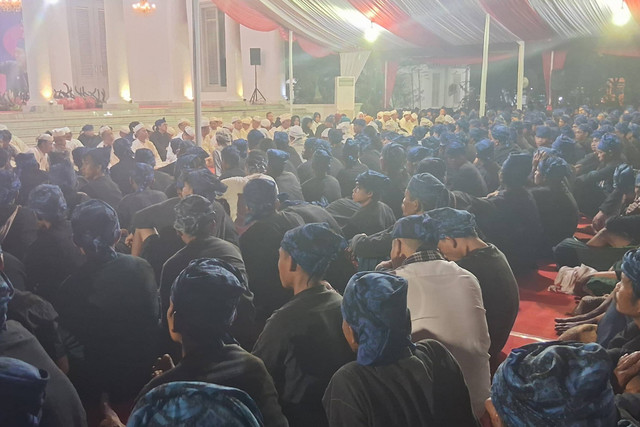 Sejumlah warga Baduy mengikuti upacara Seba Badui di Serang, Banten, Sabtu (18/5/2024). Foto: Dok. Istimewa