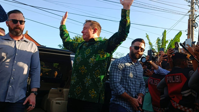 Elon musk tiba di Puskesmas Pembantu Sumerta Kelod, Jalan Laksamana VIII, Kota Denpasar, Bali, Minggu (19/5/2024). Foto: Denita BR Matondang/kumparan