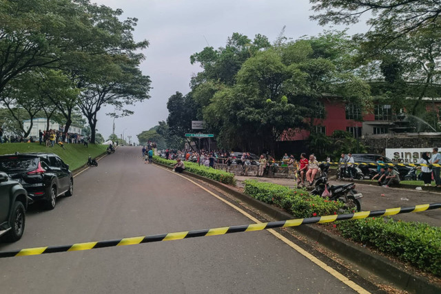 Kondisi terkini di lokasi pesawat jatuh di kawasan BSD, Tangerang Selatan, Minggu (19/5/2024). Foto: Zamachsyari/kumparan